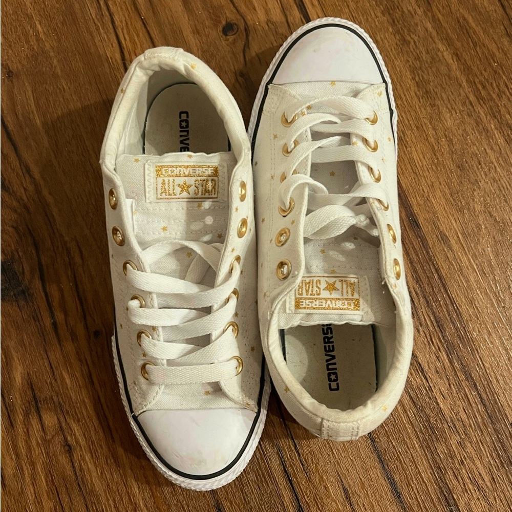 Converse Chuck Taylor All Star Low Top – White with Gold Stars (Women’s 5)